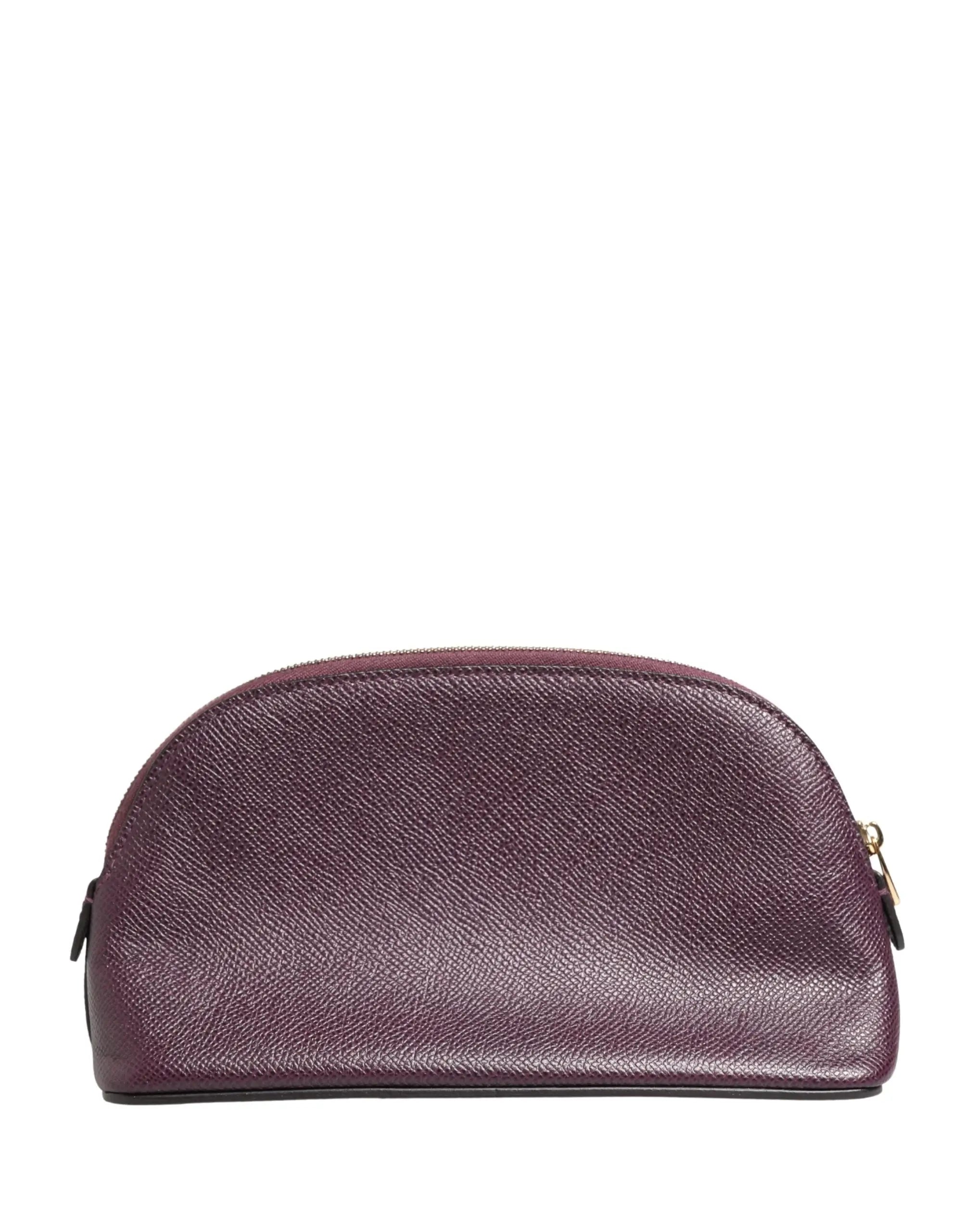 Un porte-monnaie dolce & gabbana en cuir bordeaux foncé avec surface texturée et fermeture éclair dorée