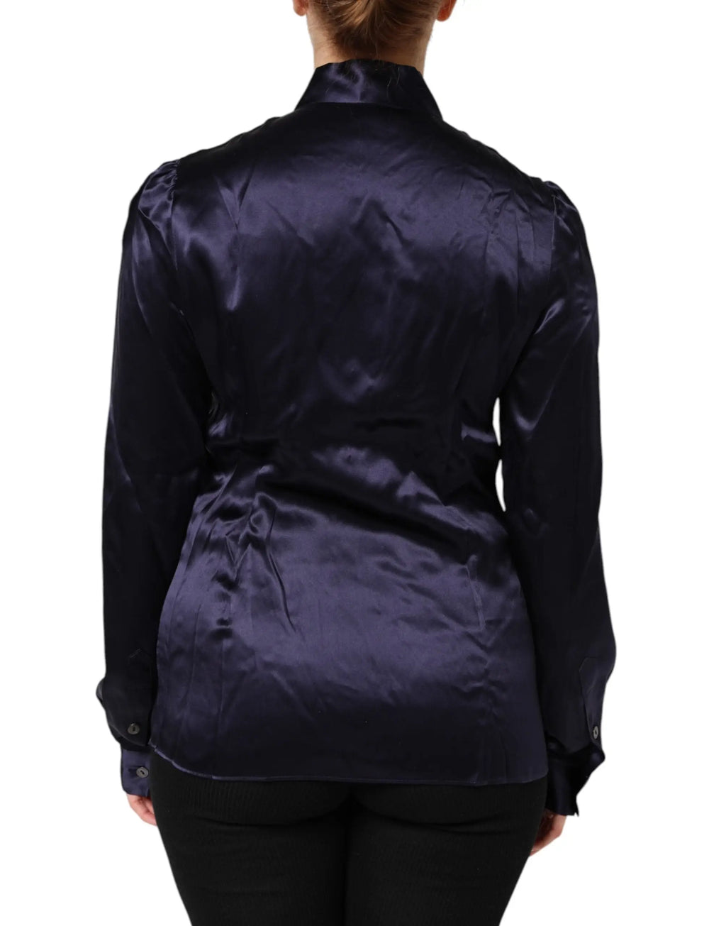 Blouse dolce et gabbana en satin bleu marine avec col montant et manches longues en soie ascot violette foncée