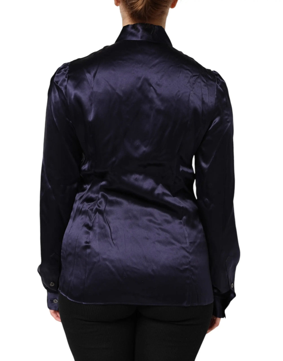 Blouse dolce et gabbana en satin bleu marine avec col montant et manches longues en soie ascot violette foncée