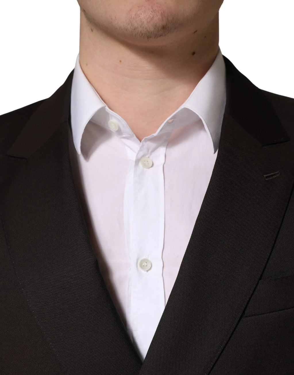 Veste de costume noire dolce & gabbana en laine violette foncée à double boutonnage portée avec chemise blanche élégante