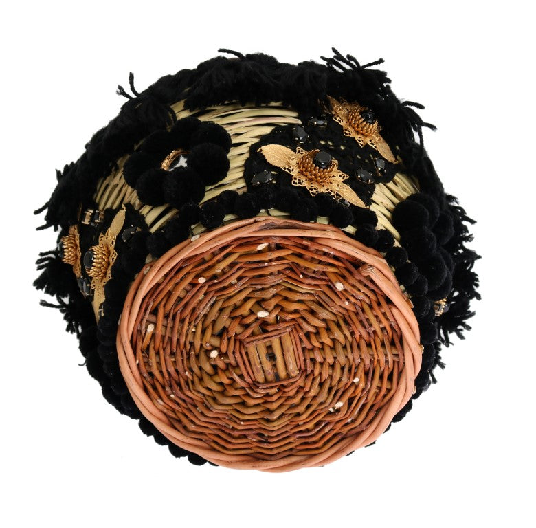 Sac Dolce & Gabbana beige en paille avec détails en peau de serpent, pompons en cristal et bandoulière élégante.