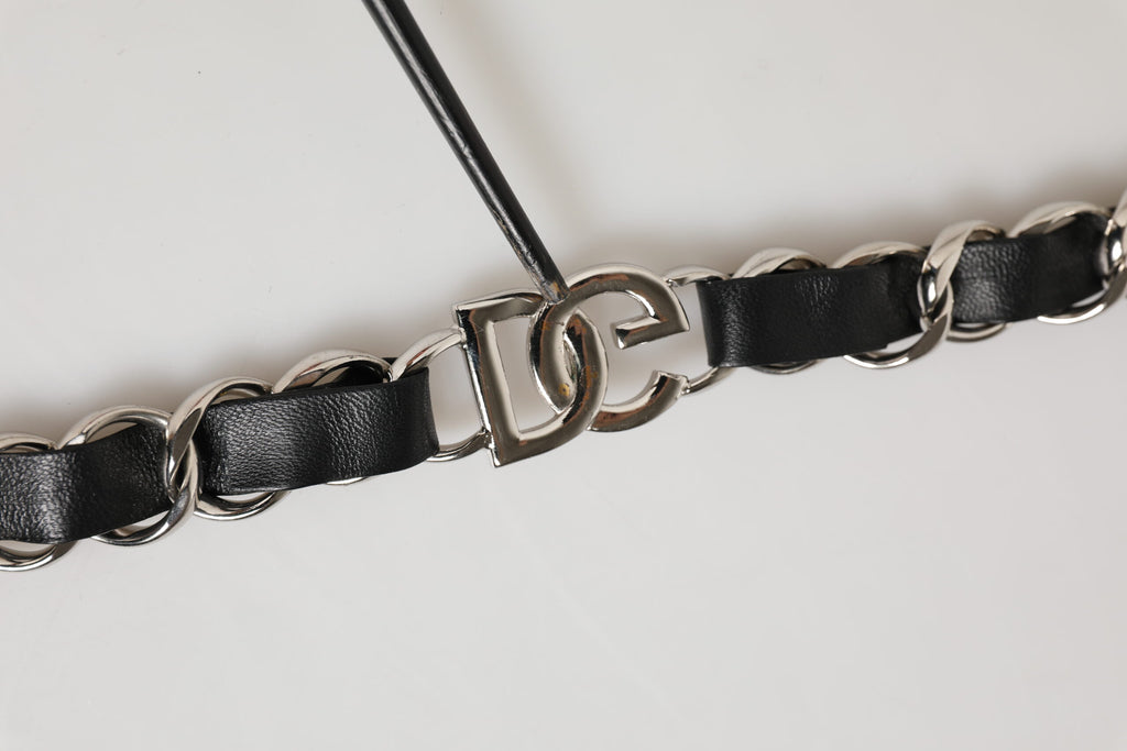 Sangle d'épaule en cuir noir Dolce & Gabbana avec chaîne argentée pour sac à main ou accessoire de mode.