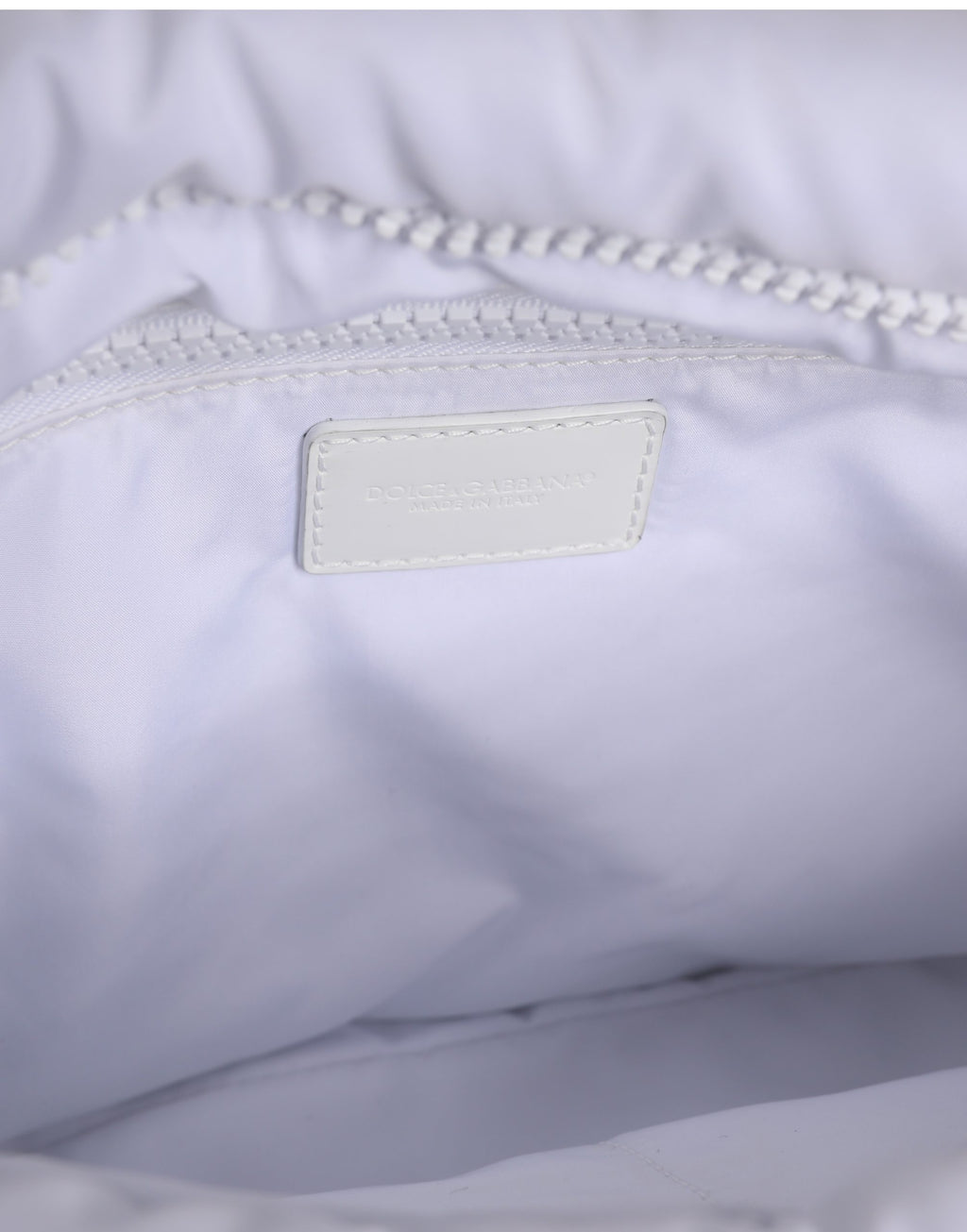 Sac à bandoulière en polyester blanc Dolce & Gabbana avec plaque logo quiltée, style élégant et moderne.