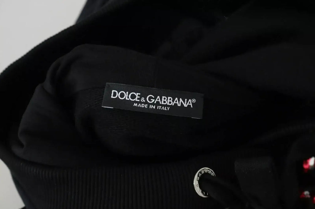 Étiquette noire dolce & gabbana avec texte blanc made in italy sur un sweat à capuche sequiné noir