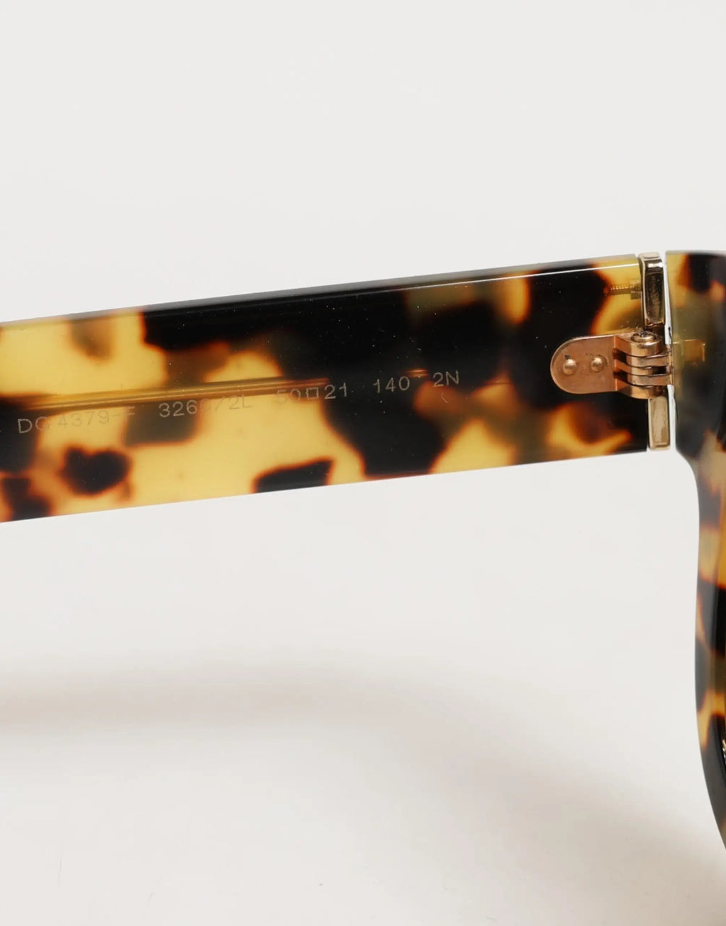 Dolce & gabbana dg4379f lunettes de soleil en acétate dégradé blanc motif écaille avec charnière et fermoir métal doré