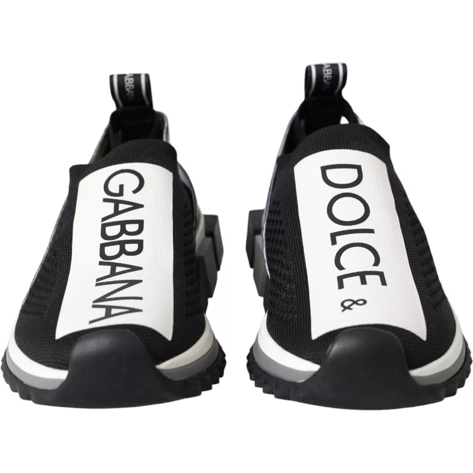 Chaussures Dolce & Gabbana Sorrento noires et blanches, sneakers slip-on élégants visibles sur l'image.