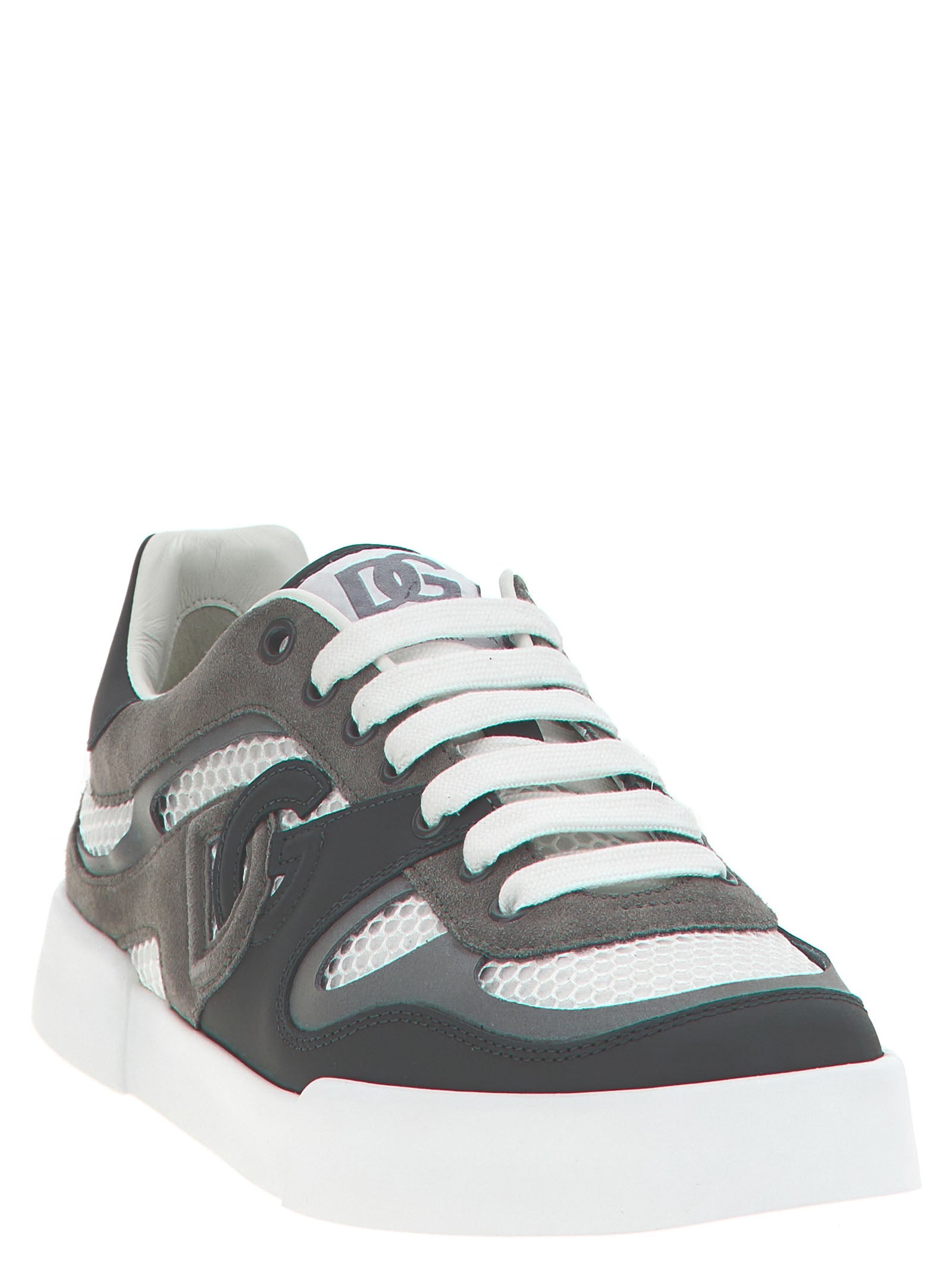 Sneakers athlétic en cuir de veau gris Dolce & Gabbana, vue de face, avec détails de design modernes et semelle blanche.