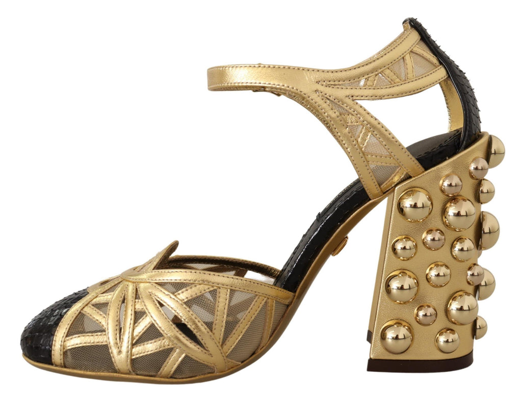 Chaussures Dolce & Gabbana à talons courts avec brides à la cheville en cuir noir et doré, ornées de clous.