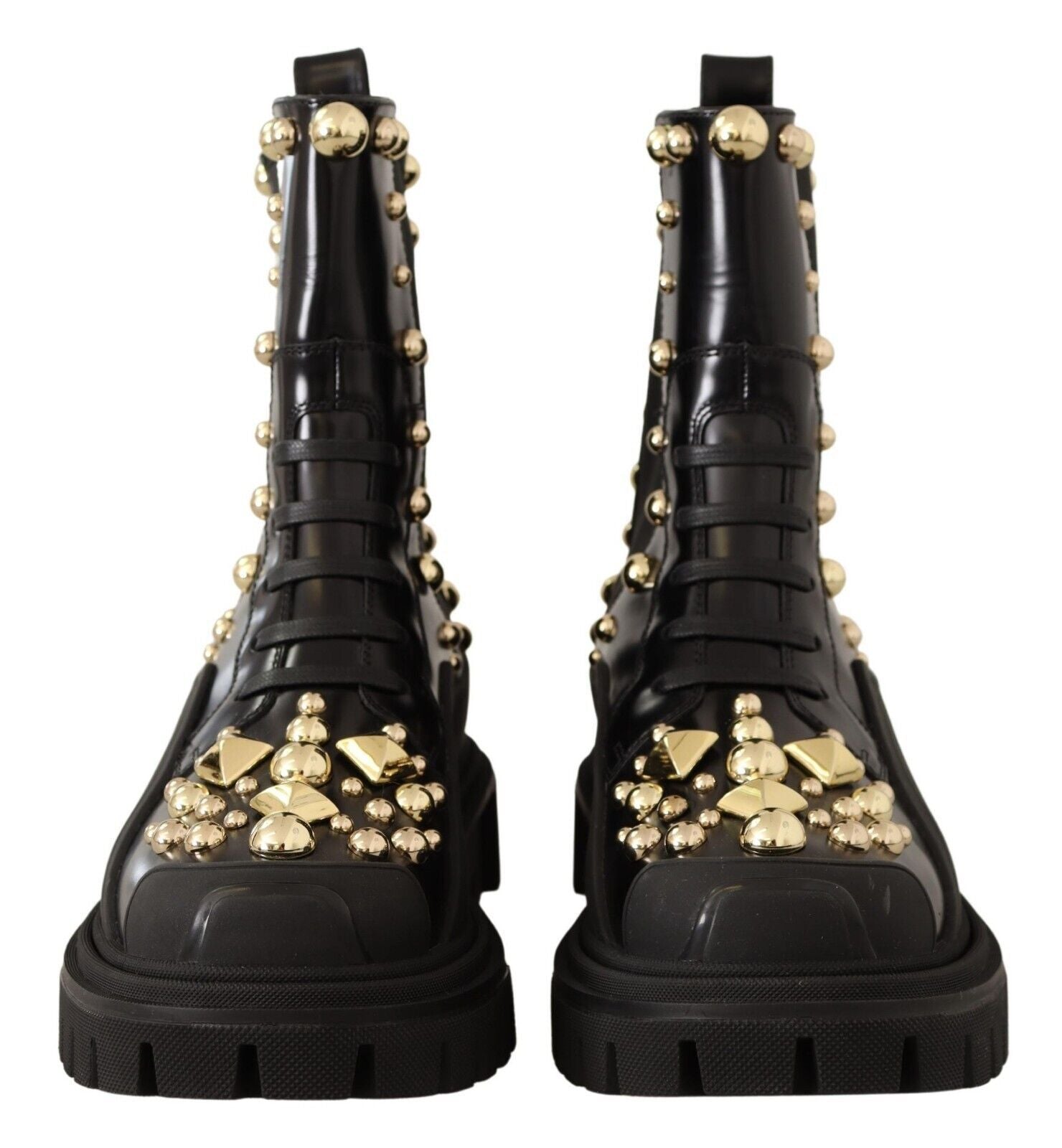 Bottes combat en cuir noir avec clous de Dolce & Gabbana, style robuste et élégant, visibles en gros plan.