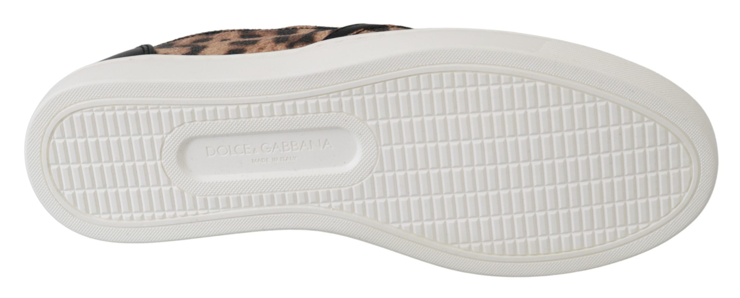 Chaussures mocassins en cuir léopard Dolce & Gabbana #dgfamily, détails de la texture en cuir animal imprimé.