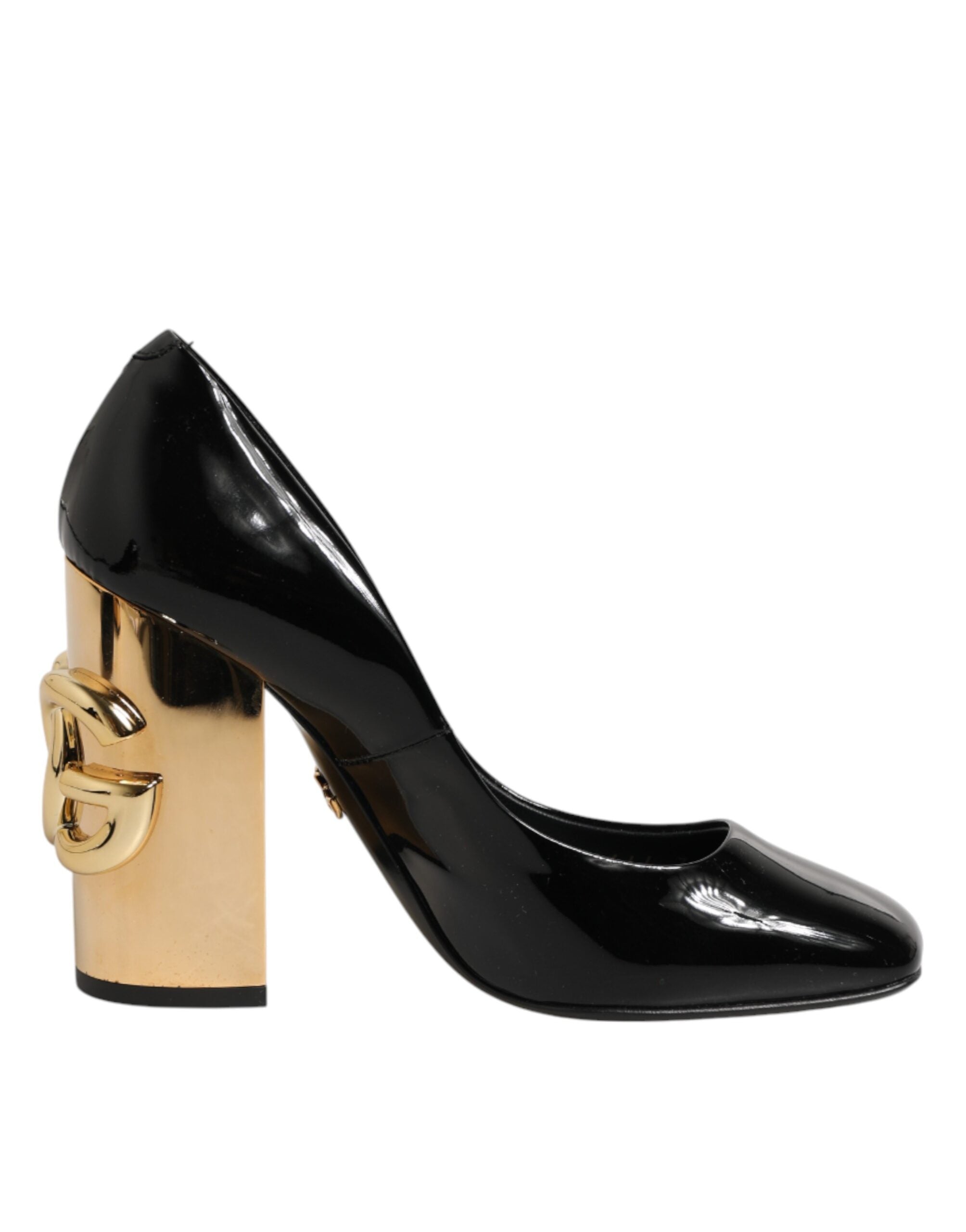 Escarpins noirs en cuir verni avec logo doré de Dolce & Gabbana, chaussures à talons élégantes et sophistiquées.