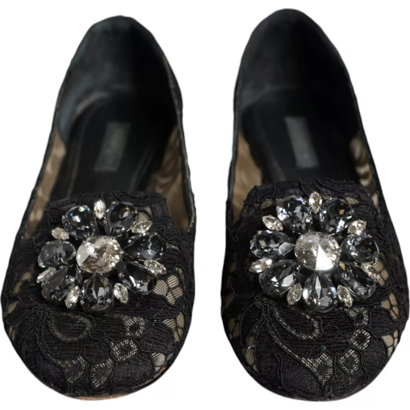 Chaussures ballerines en dentelle noire Dolce & Gabbana avec cristaux, style élégant et sophistiqué pour femme.