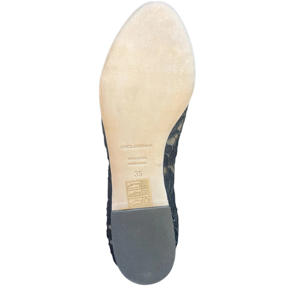 Chaussures ballerines en dentelle noire Dolce & Gabbana avec cristaux, style élégant et féminin, chaussures plates en satin.