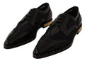 Chaussures wingtip en cuir noir Dolce & Gabbana, brogue transparent, vue en gros plan sur le modèle.