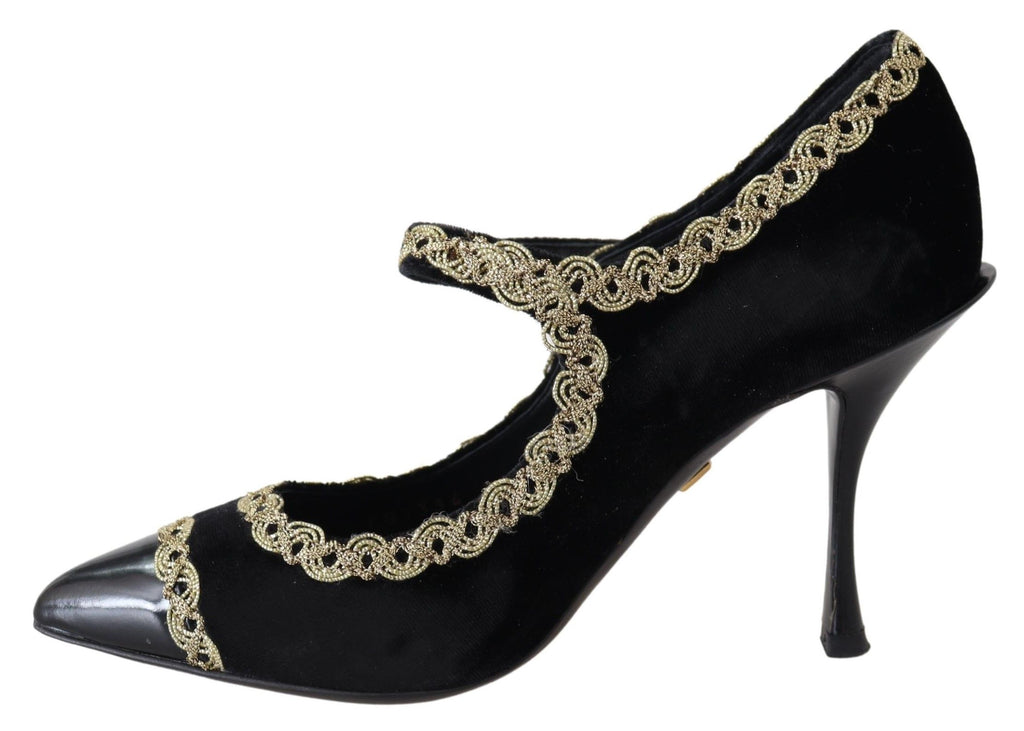 Chaussures Dolce & Gabbana Mary Janes en velours noir avec détails dorés, semelle en cuir et boucle élégante.