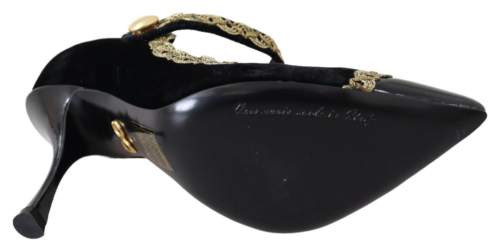 Escarpins Mary Janes en velours noir Dolce & Gabbana avec détails dorés, vue de face sur fond blanc.