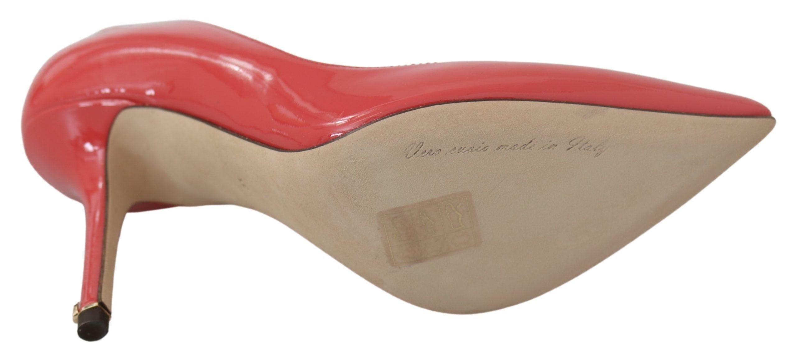 Escarpins en cuir brillant rose foncé de la marque Dolce & Gabbana, chaussures à talons élégantes et sophistiquées.