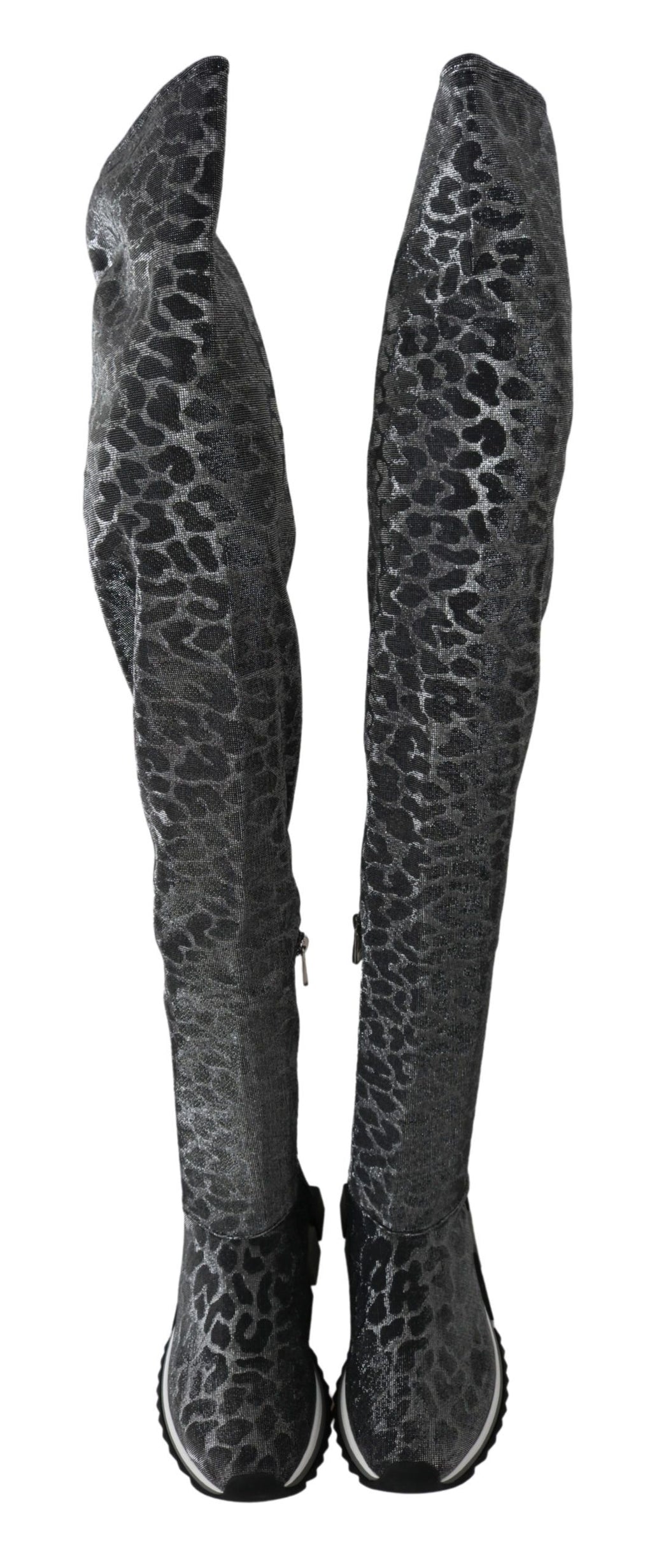 Chaussures Dolce & Gabbana à talons hauts en gris avec motif léopard, bottines en toile avec semelle blanche.