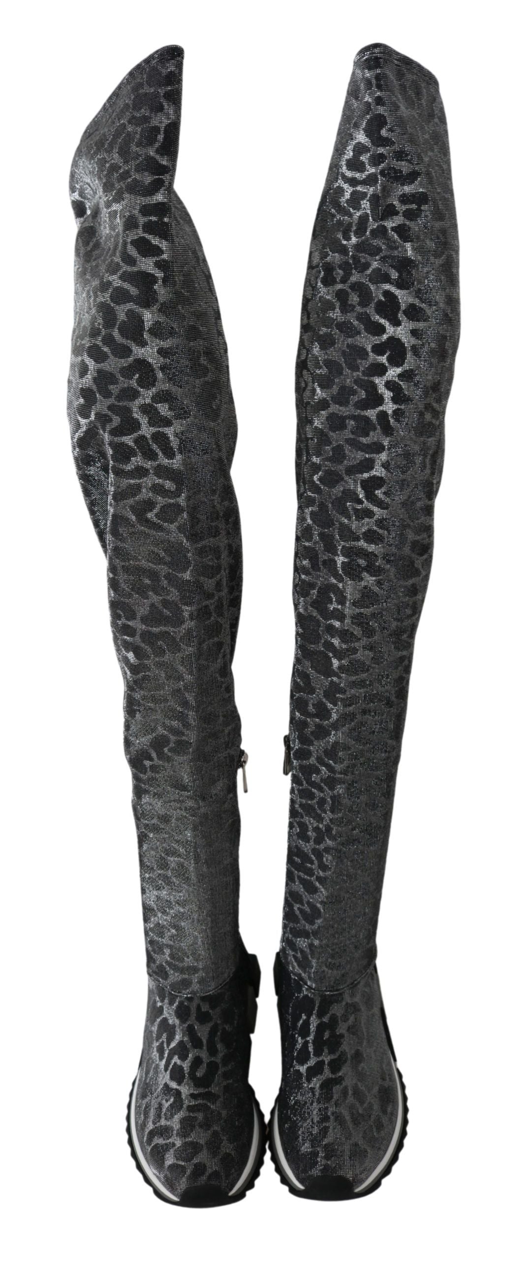 Chaussures Dolce & Gabbana à talons hauts en gris avec motif léopard, bottines en toile avec semelle blanche.