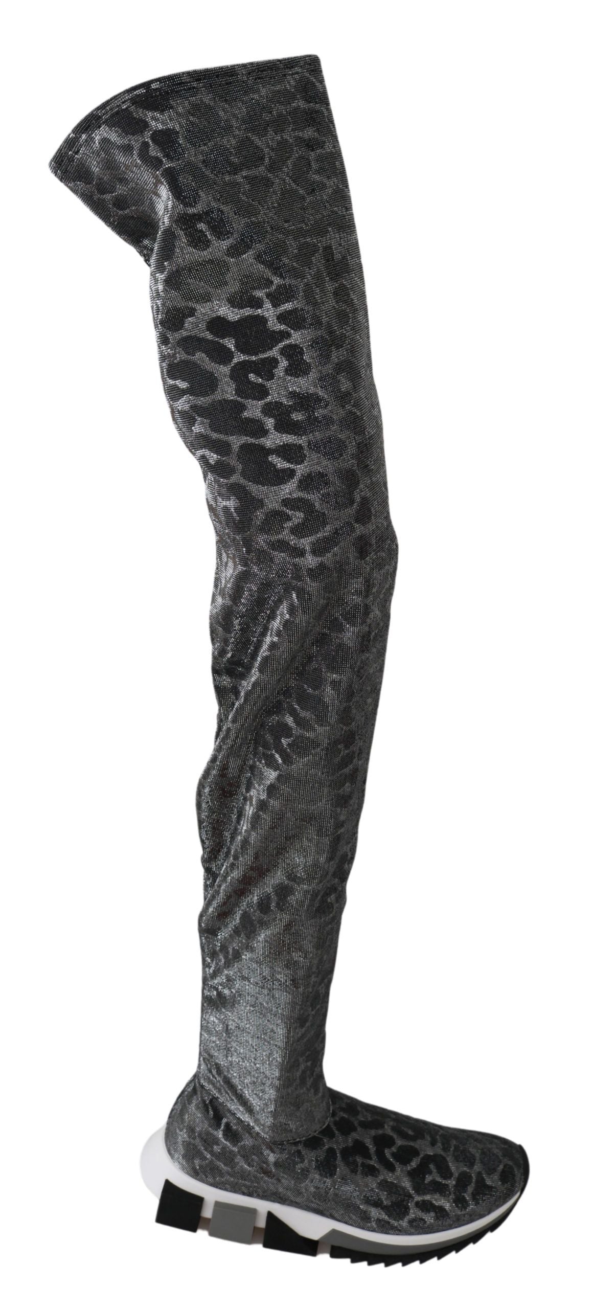 Bottines sneakers Dolce & Gabbana à motif léopard gris, hautes avec lacets et semelle blanche, chaussures tendance et élégantes.