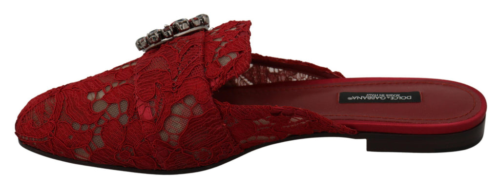 Chaussures plates Dolce & Gabbana en dentelle rouge avec cristaux, sandales faciles à glisser, élégantes et confortables.