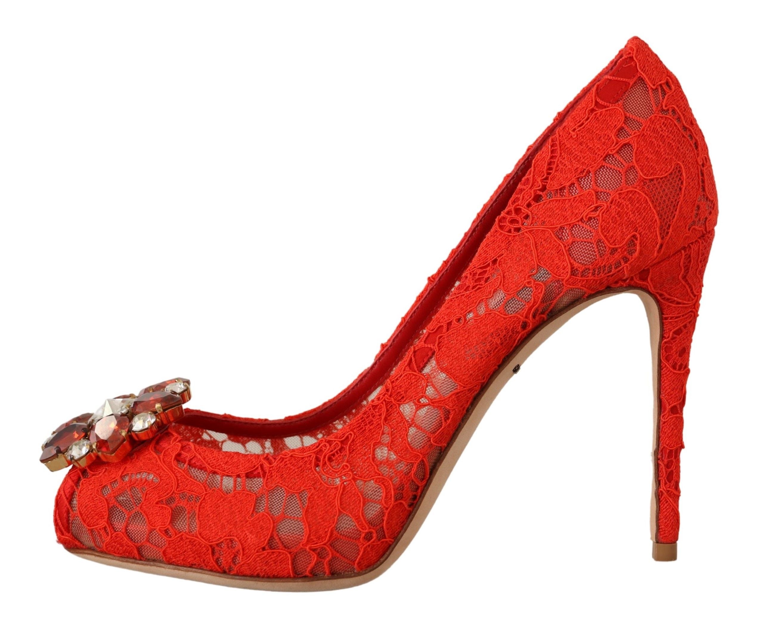 Escarpins rouges Dolce & Gabbana Taormina en dentelle avec cristaux, talons hauts élégants et détails raffinés.