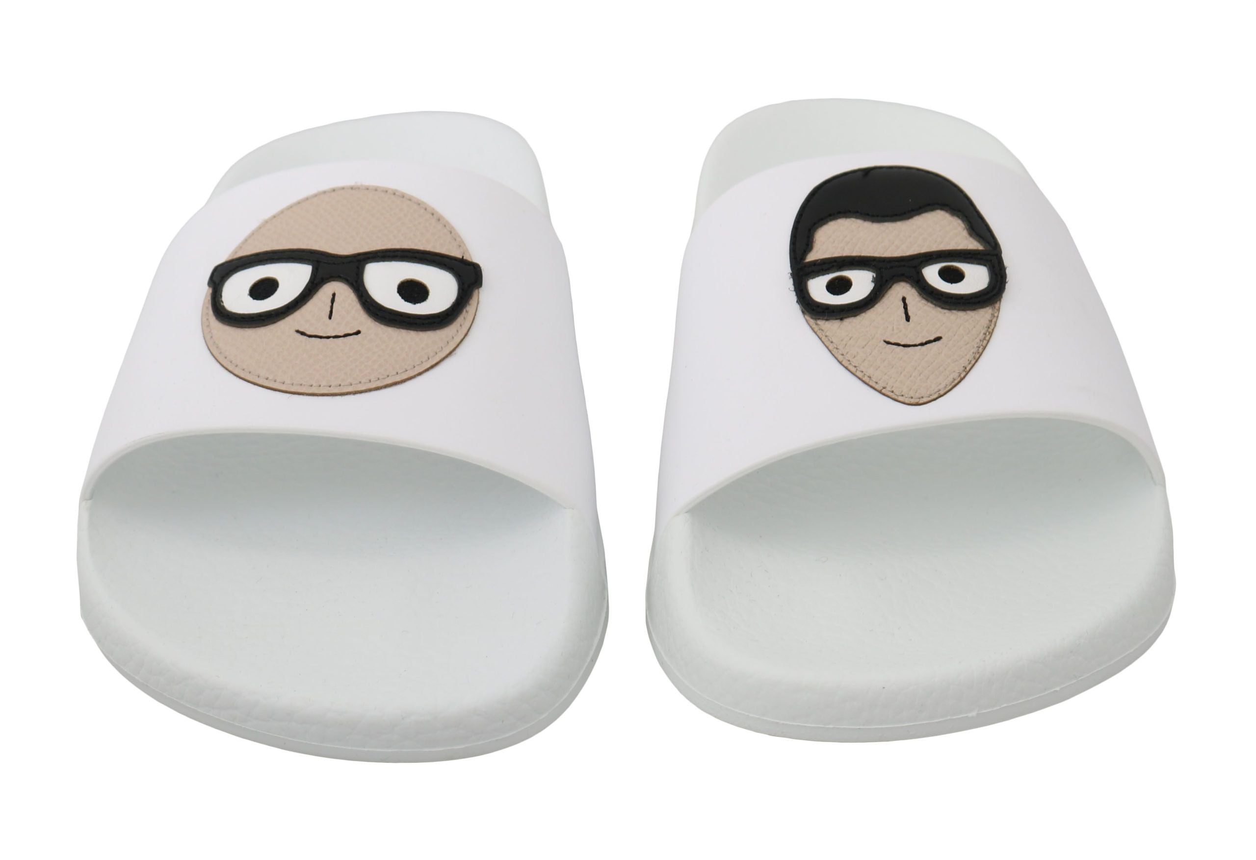 Sandales Dolce & Gabbana en cuir blanc, chaussures de slides élégantes avec logo #dgfamily visibles.