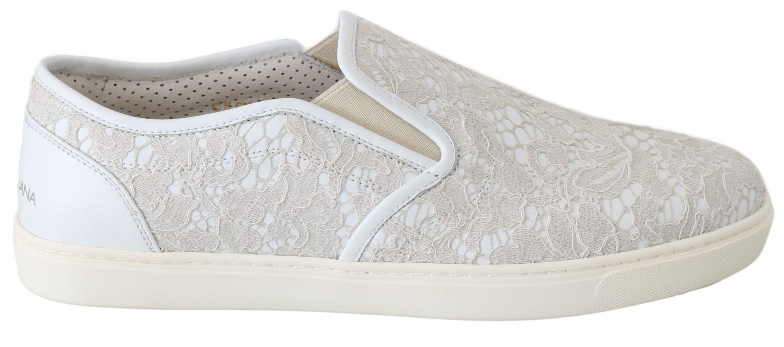 Chaussures mocassins en cuir blanc Dolce & Gabbana, sans lacets, style slip-on, élégantes et sophistiquées.