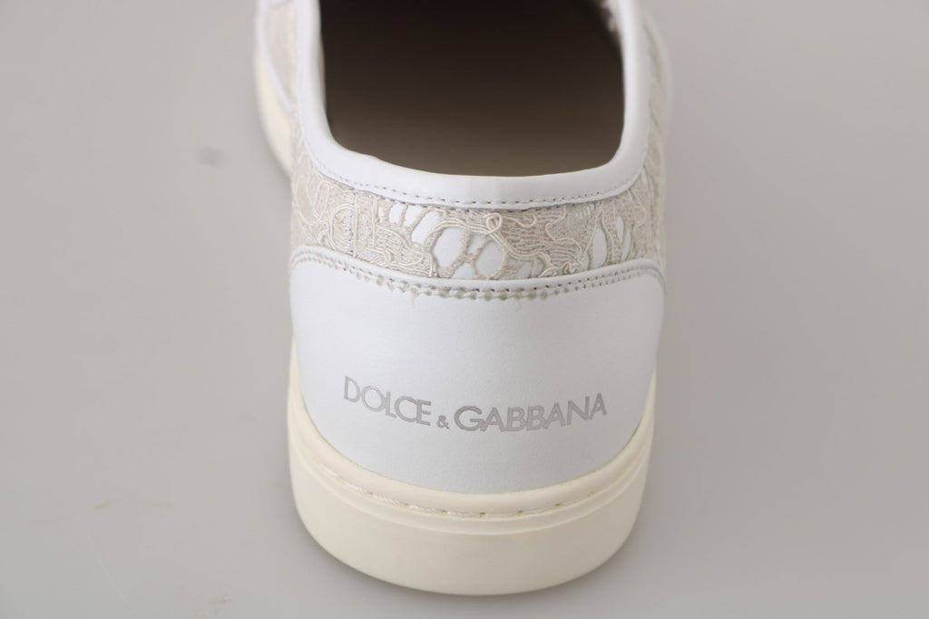 Chaussures mocassins Dolce & Gabbana en cuir blanc avec lacets, slip-on élégant et confortable, pour homme ou femme.