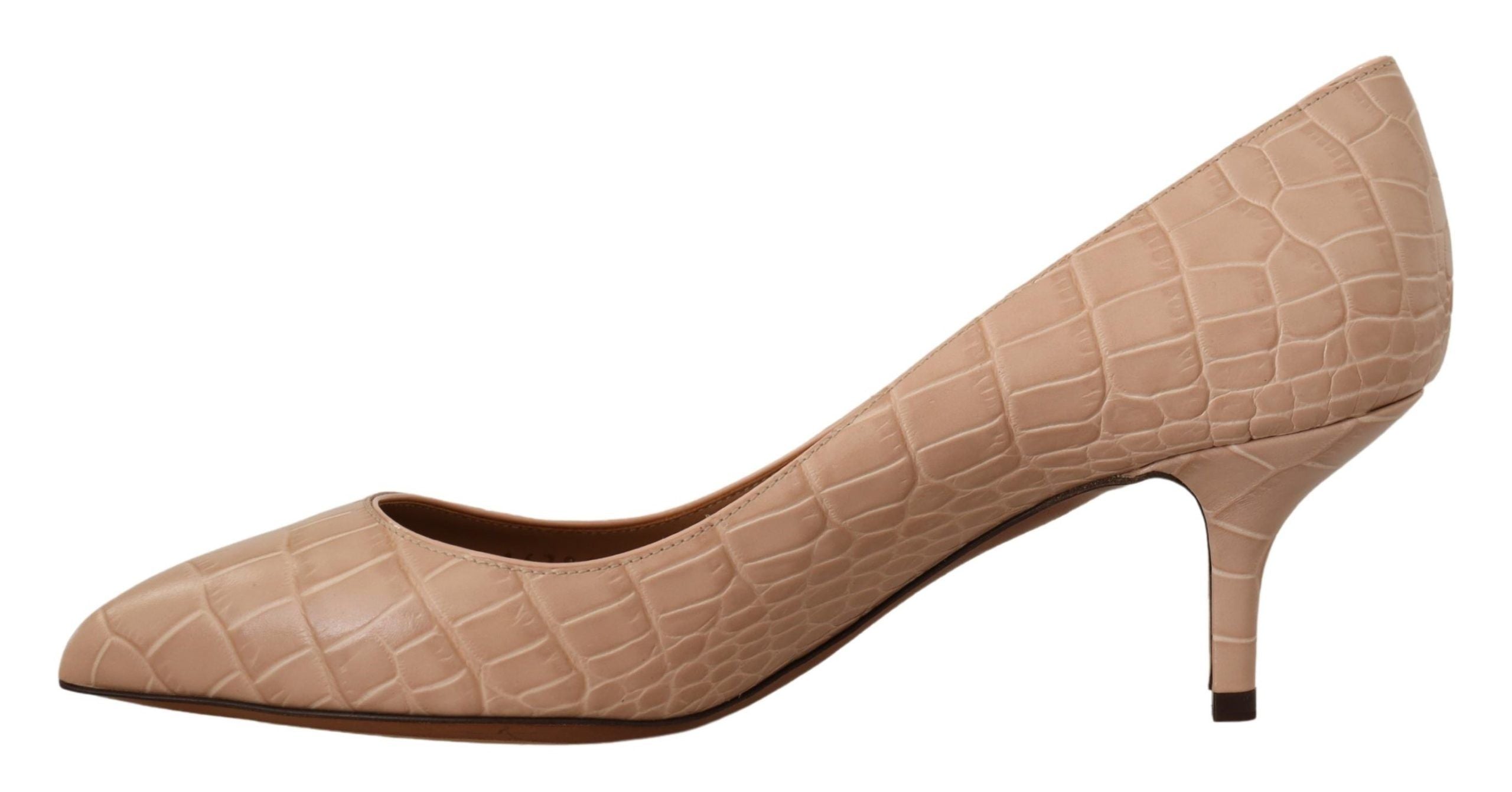 Escarpins en cuir beige de Dolce & Gabbana avec bout pointu, chaussure élégante pour femme.