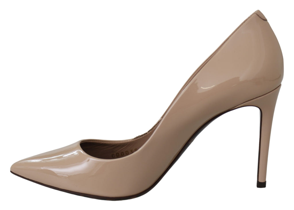 Chaussures à talons stilettos Dolce & Gabbana en cuir verni beige, élégantes et sophistiquées.