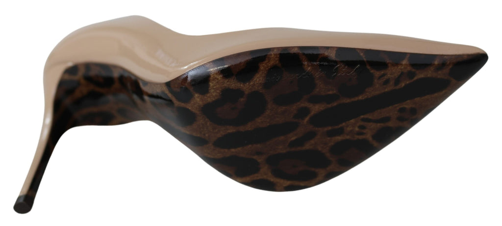 Escarpins stilettos en cuir brillant beige de Dolce & Gabbana, chaussure élégante pour femmes.