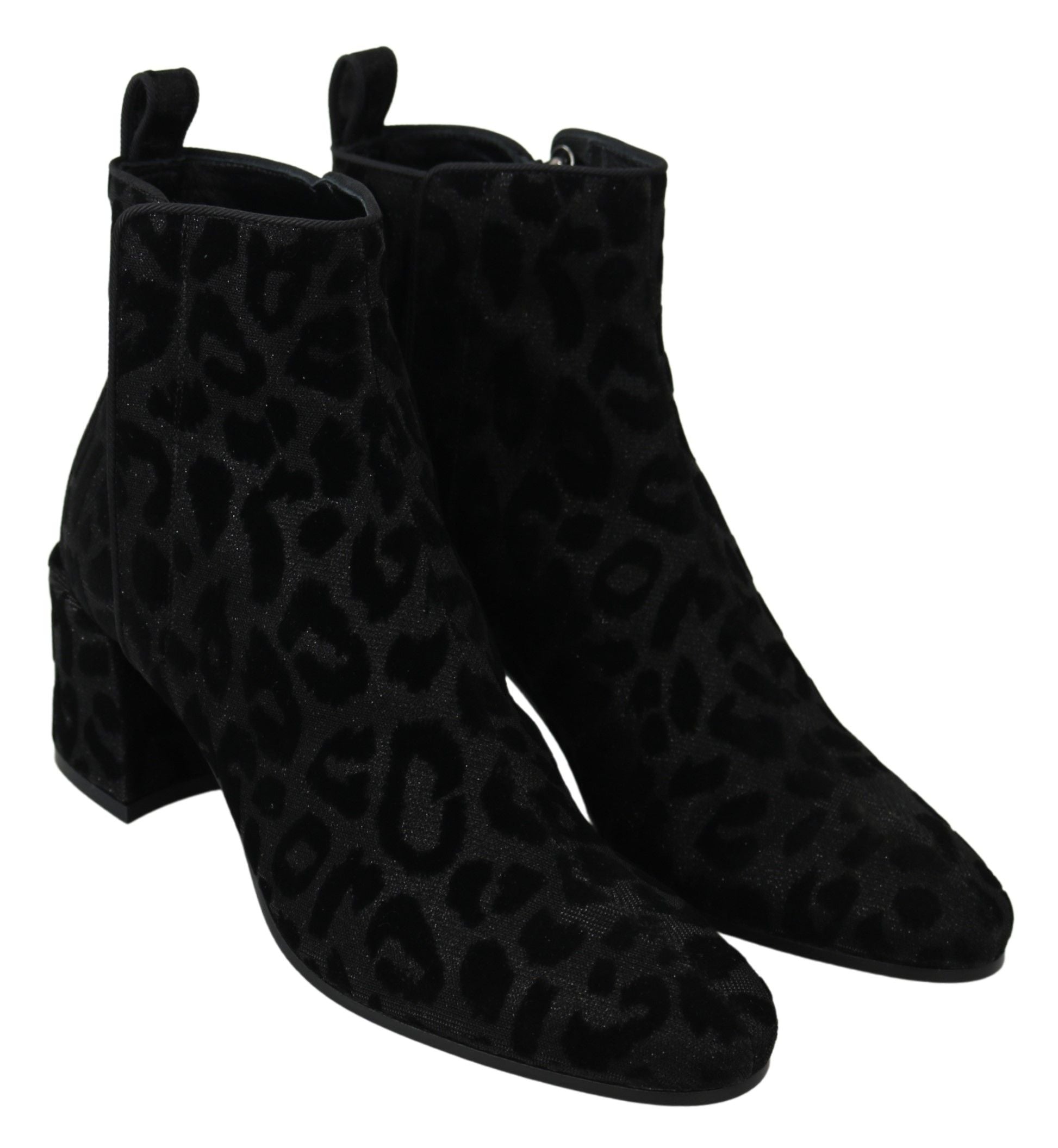 Bottes courtes à fermeture éclair Dolce & Gabbana en cuir noir avec motif léopard, style élégant et tendance.