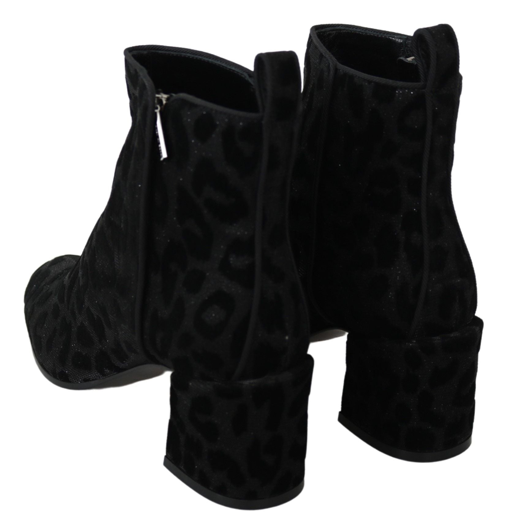Bottes courtes noires Dolce & Gabbana à motif léopard avec fermeture éclair, style élégant et tendance.