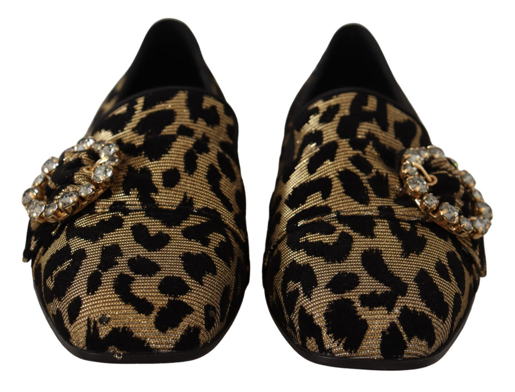 Chaussures loafers Dolce & Gabbana en or avec imprimé léopard et cristaux, finition élégante et luxueuse.
