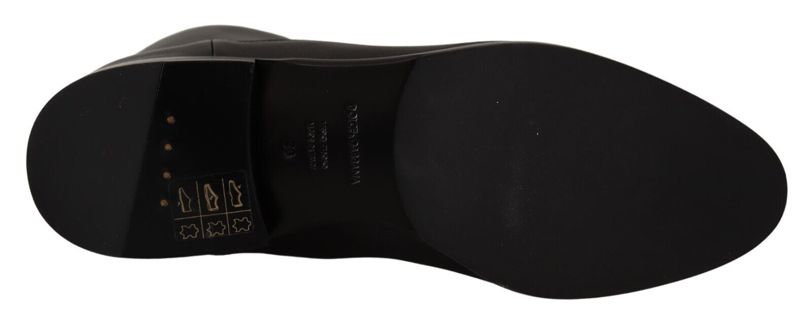 Chaussures plates en cuir noir Dolce & Gabbana avec logo, bout court, pour femmes.
