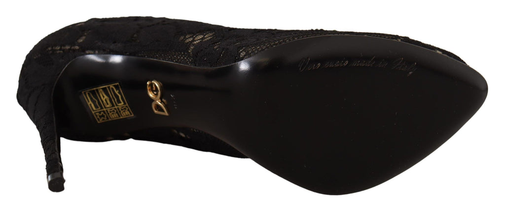 Chaussettes extensibles noires Dolce & Gabbana avec dentelle Taormina, portées avec des bottines en cuir noir.