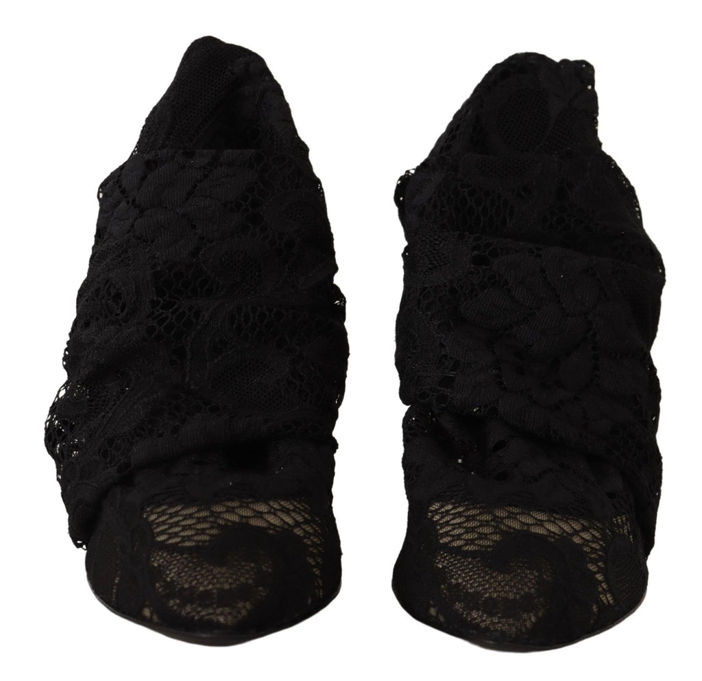 Chaussettes extensibles noires Dolce & Gabbana Taormina avec dentelle, portées avec des bottes en cuir noir.
