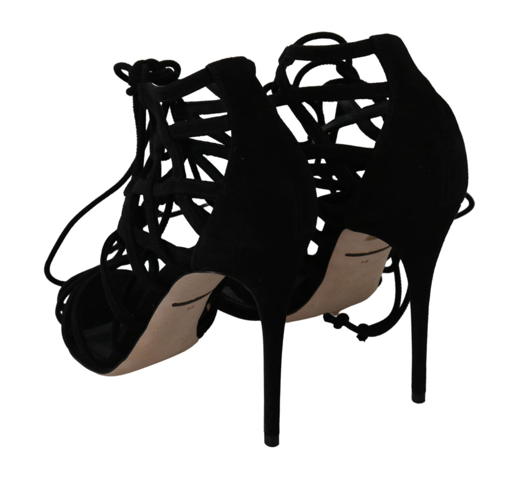 Sandales stilettos en daim noir de Dolce & Gabbana avec bride fine et talons hauts élégants, vue de côté.