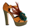 Sandales plates en cuir orange Dolce & Gabbana avec cristaux, semelle plateforme élégante et détails raffinés.