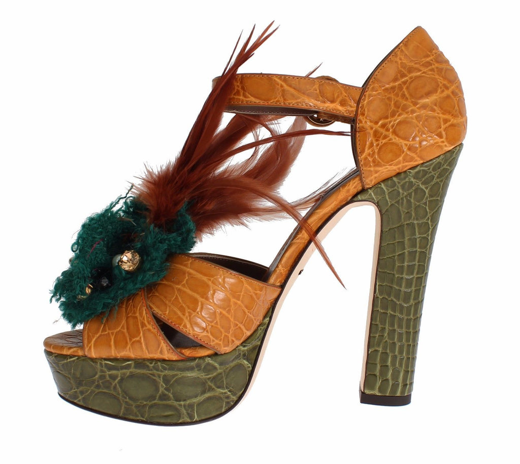 Sandales à plateforme en cuir orange Dolce & Gabbana avec cristaux, vue de côté.