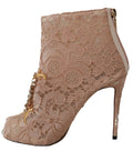Chaussures à talons stilettos Dolce & Gabbana, bottines en dentelle rose ornées de cristaux, élégantes et sophistiquées.