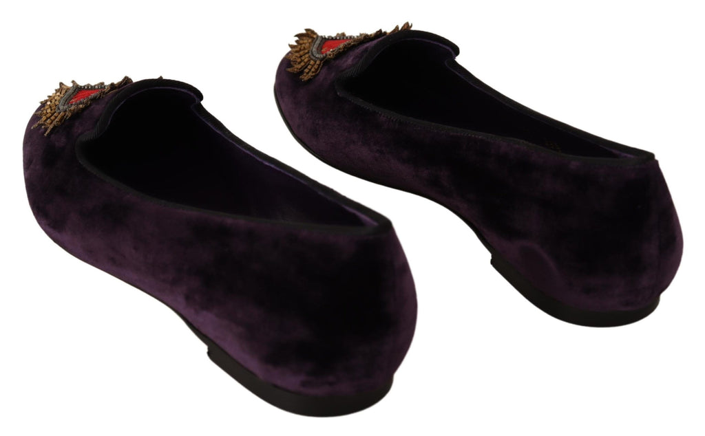 Chaussures plates Dolce & Gabbana en velours violet avec détail de cœur DG, style mocassins élégants pour femme