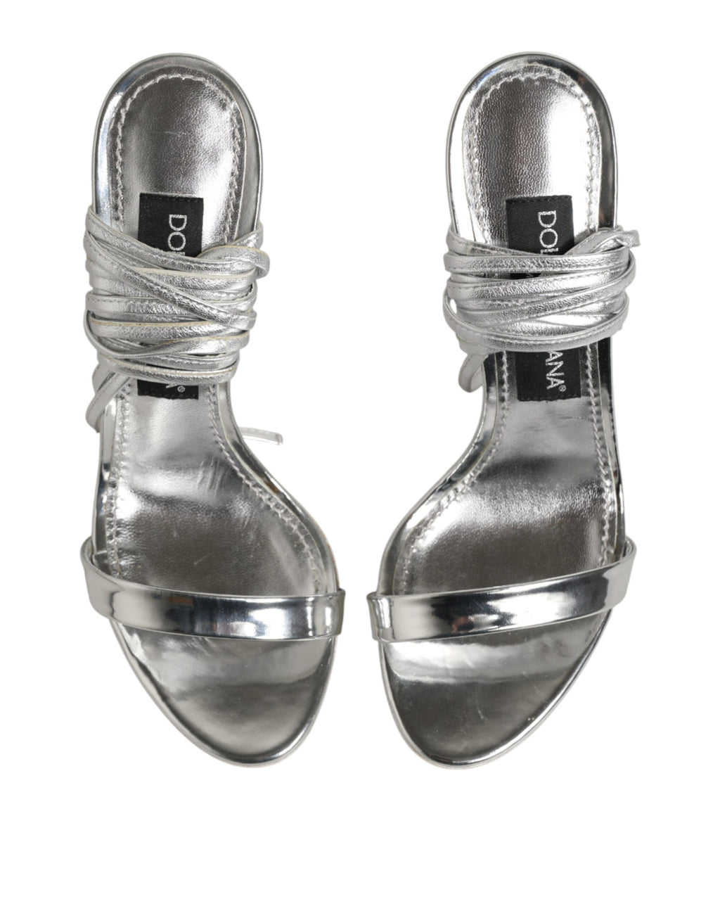 Sandales à talons hauts argentées Dolce & Gabbana avec lanières élégantes, chaussures sophistiquées pour femmes.
