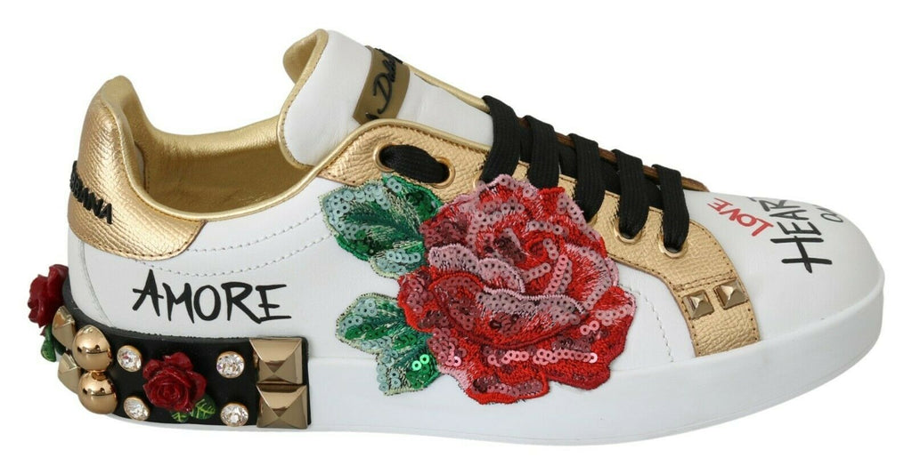 Chaussures sneakers pour femmes Dolce & Gabbana blanches avec sequins roses et cristaux, détails élégants et sophistiqués.