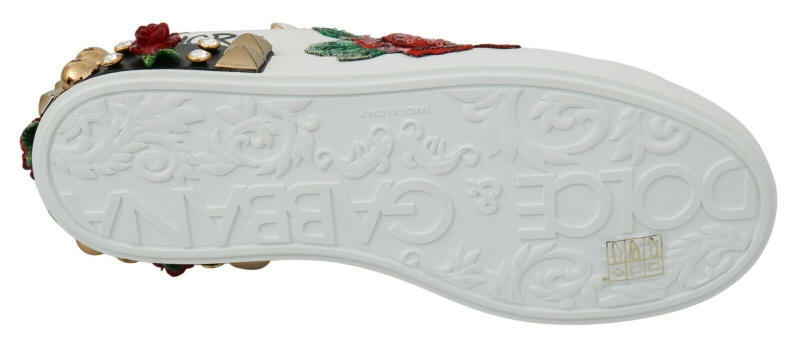 Chaussures sneakers pour femmes Dolce & Gabbana blanches ornées de sequins roses et cristaux brillants.