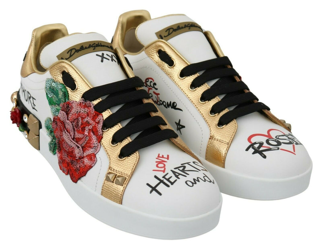 Chaussures sneakers pour femmes Dolce & Gabbana blanches avec sequins, cristaux et motifs de roses.