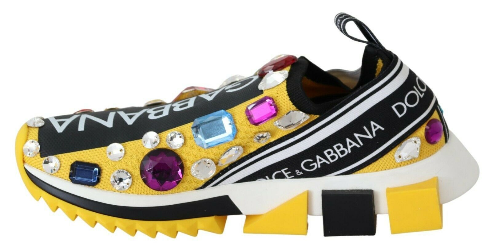Chaussures sneakers Dolce & Gabbana jaunes avec cristaux multicolores, design tendance et coloré, vue de face.