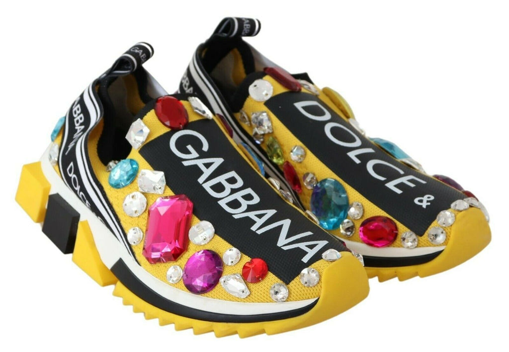 Chaussures sneakers Dolce & Gabbana jaunes avec cristaux multicolores, vue de face.