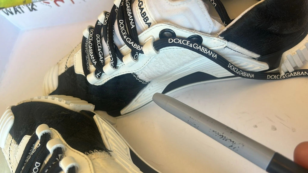 Chaussures sneakers basses Dolce & Gabbana NS1 blanches et noires, mode décontractée, vue de face.